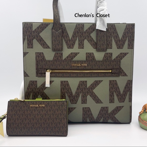 Michael Kors Handbags - 🌿NeW! Michael Kors Kenly LG Logo Tote Set